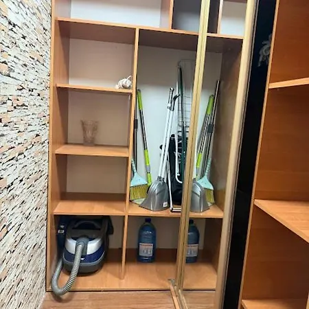 уютная на семинарской 11 Apartman